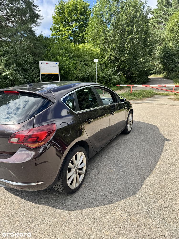Opel Astra 2.0 CDTI Cosmo - 8