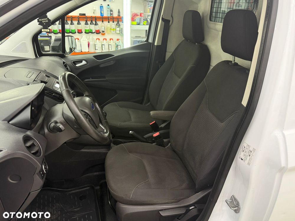 Ford Transit Courier - 14