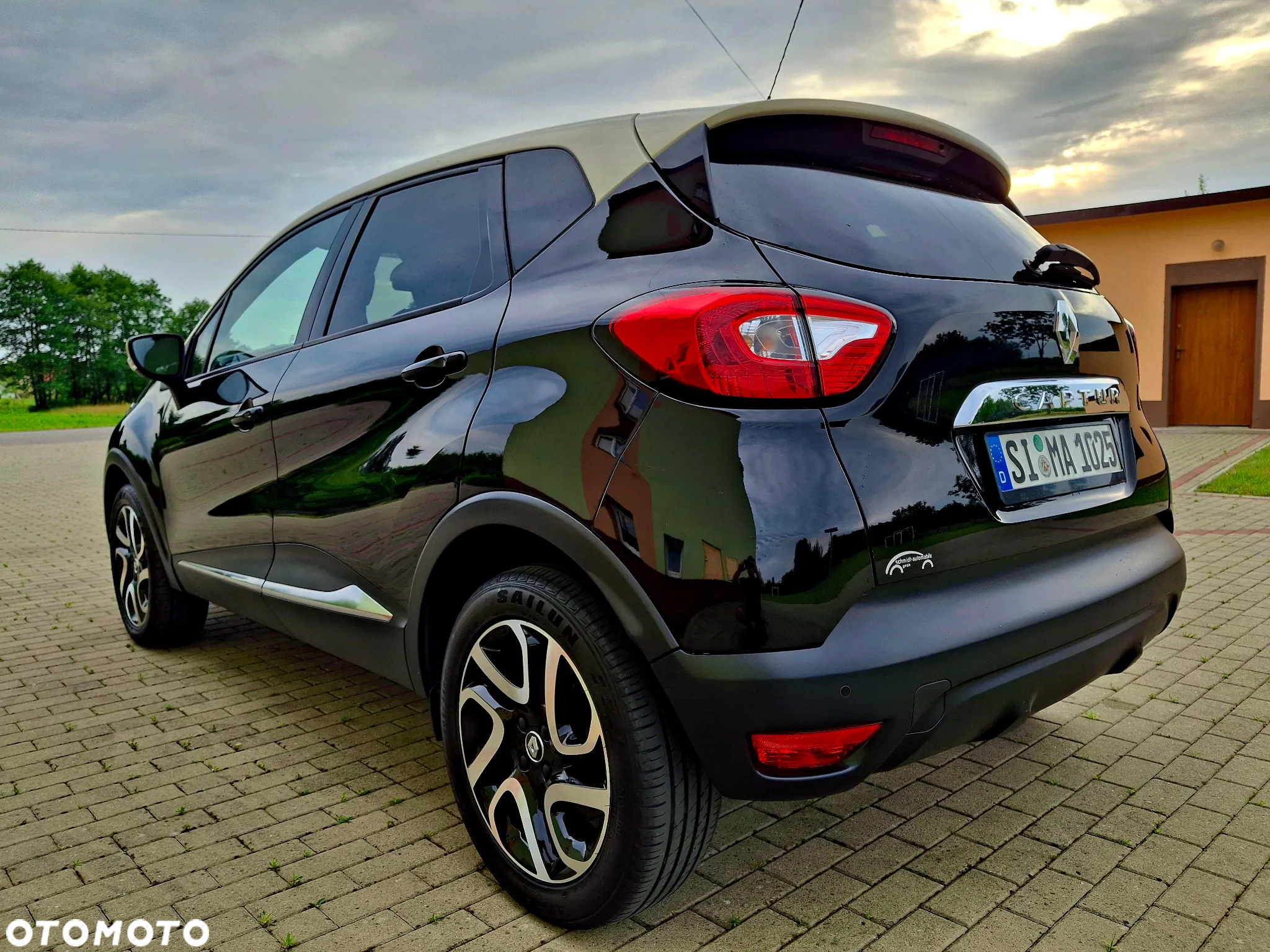 Renault Captur 1.2 Energy TCe Initiale Paris EDC - 11