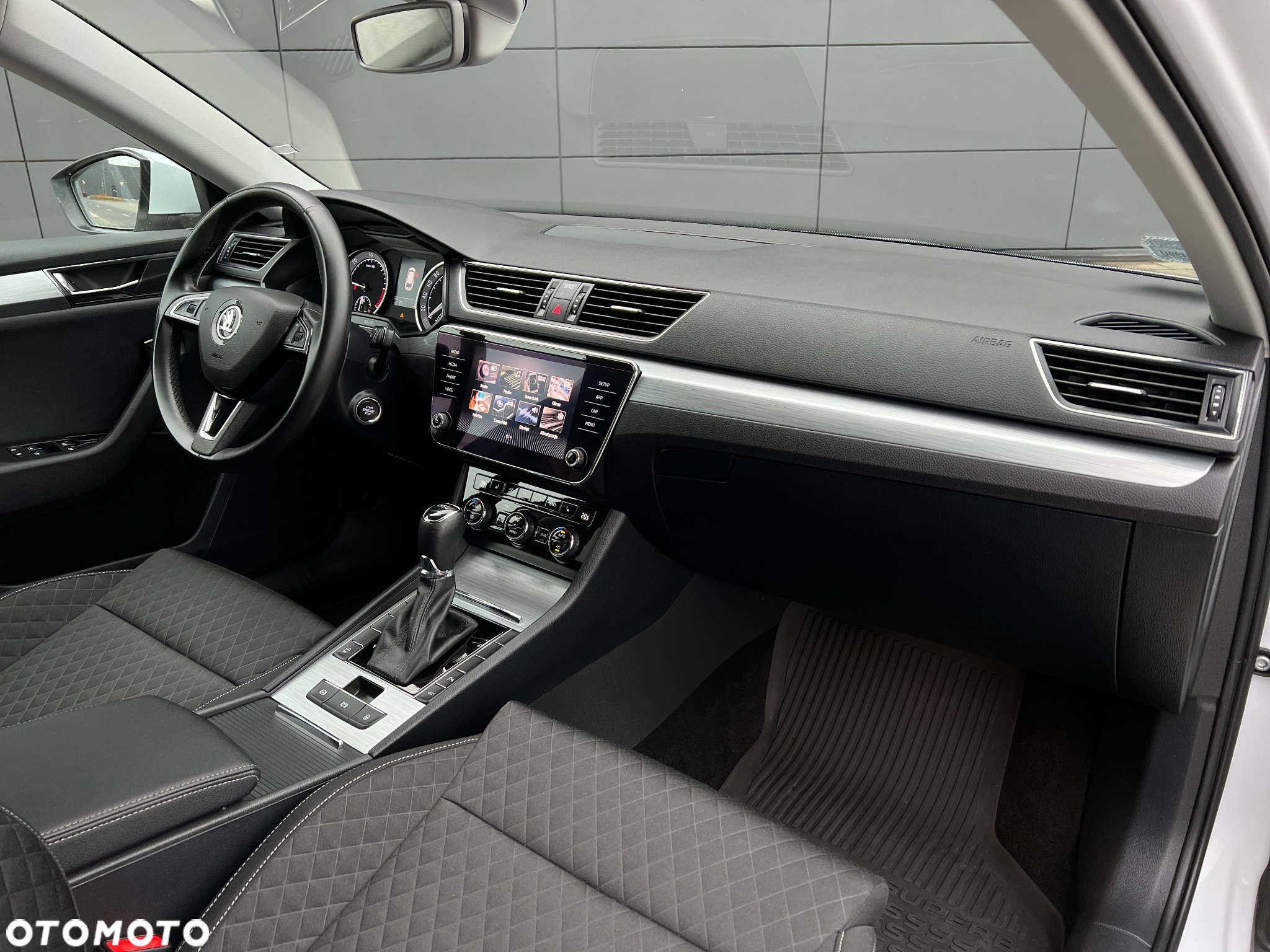 Skoda Superb 2.0 TDI Ambition DSG - 33