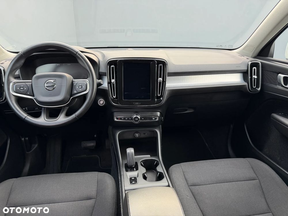 Volvo XC 40 T3 Momentum - 25