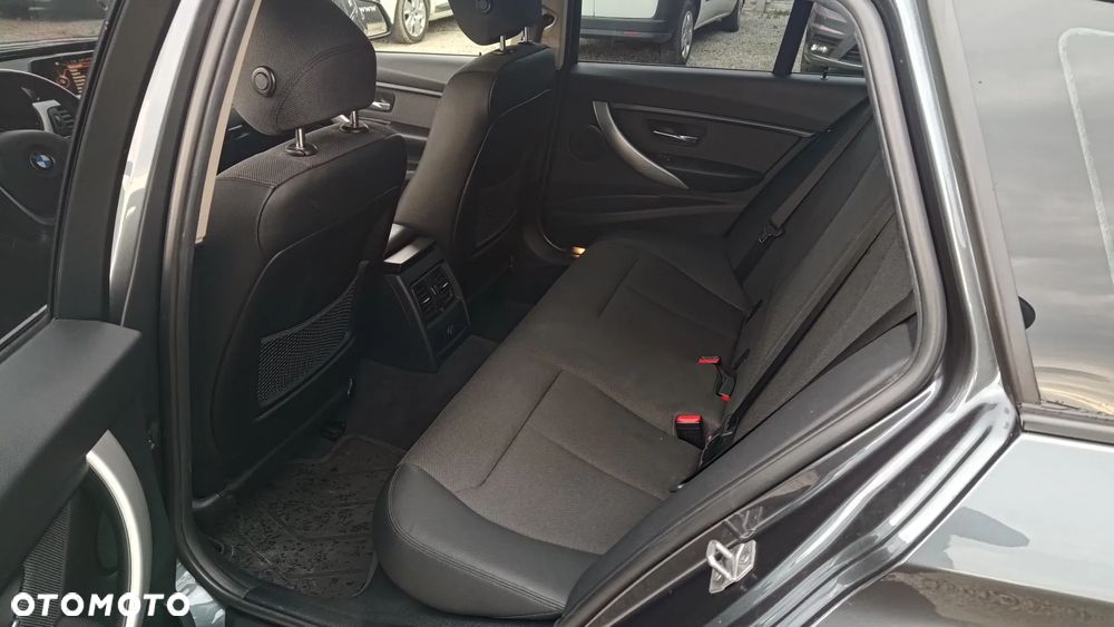 BMW Seria 3 318d Edition M Sport Shadow - 17