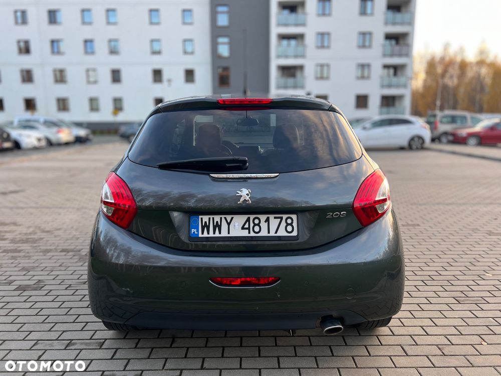 Peugeot 208 - 14
