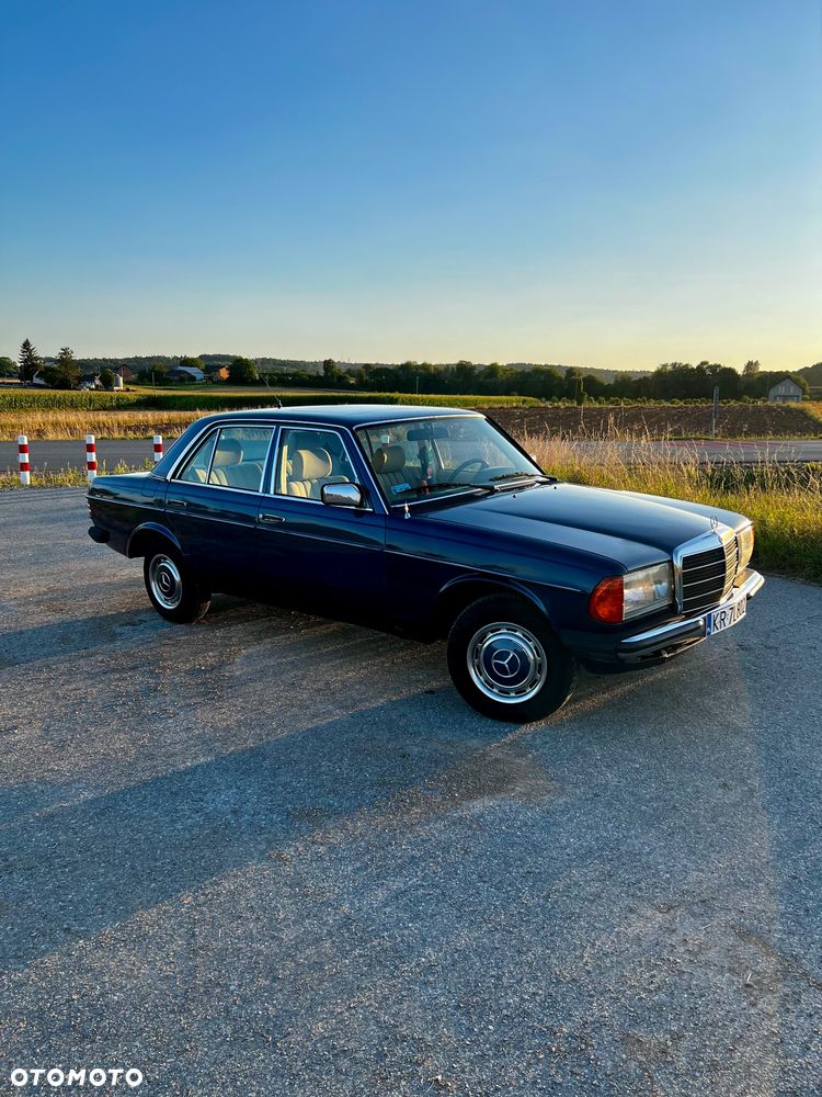 Mercedes-Benz W123 - 1