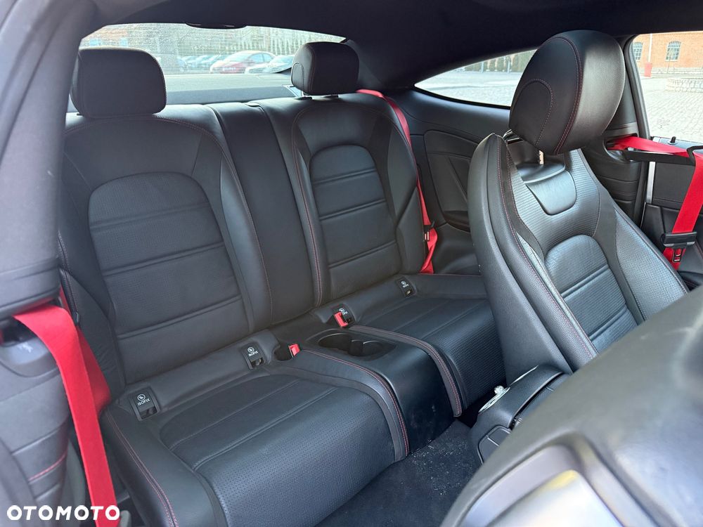 Mercedes-Benz Klasa C AMG 43 4Matic 9G-TRONIC Night Edition - 20