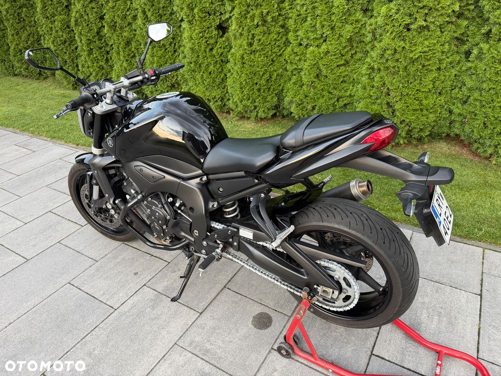 Yamaha FZ - 8