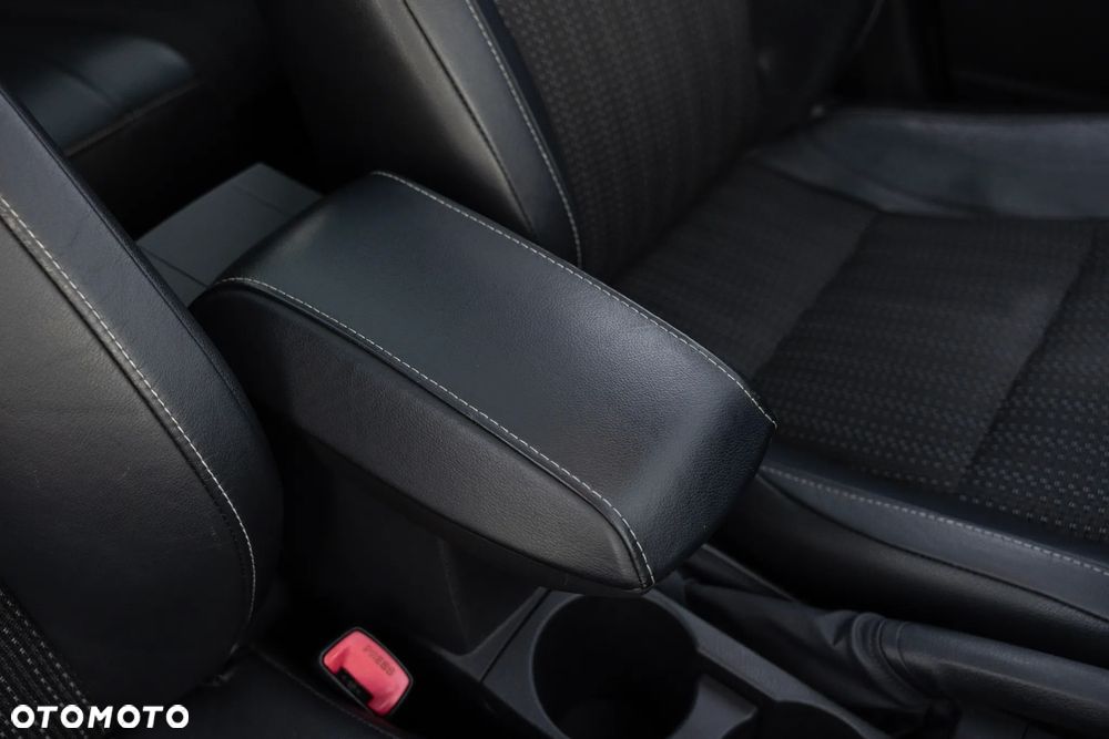 Toyota Auris 1.8 HSD Luna - 28