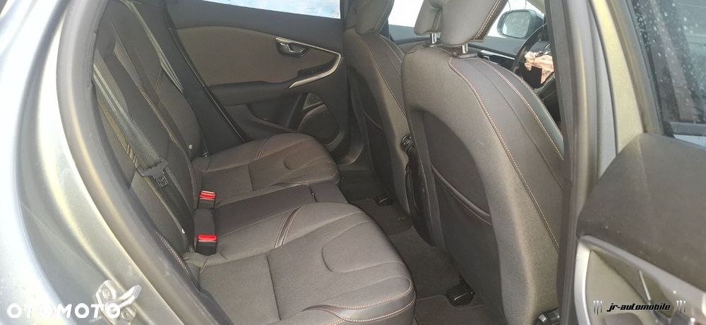 Volvo V40 Cross Country - 13