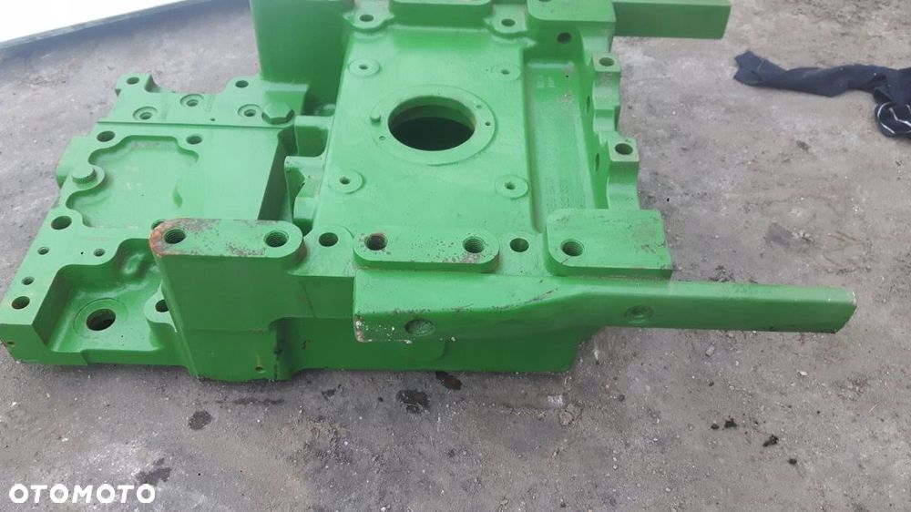 Obudowa WOM R554583 RE577309 JOHN DEERE 6210R - 3