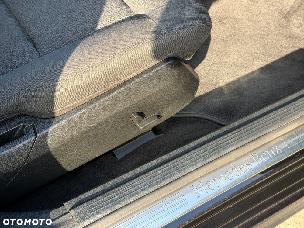 Mercedes-Benz Klasa E 220 CDI DPF BlueEFFICIENCY Automatik Elegance - 34