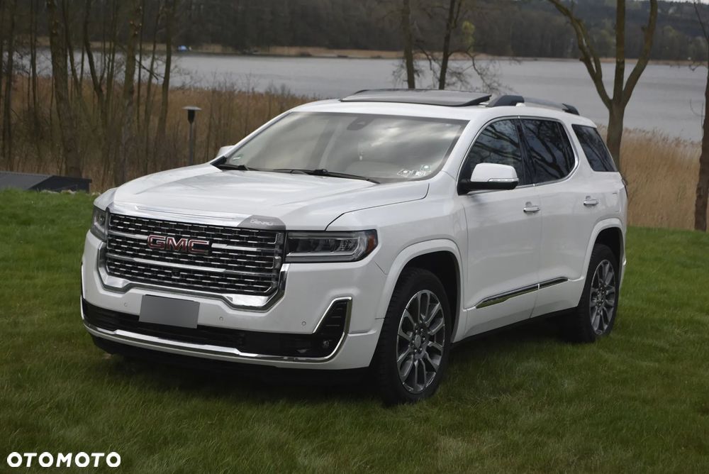 GMC Acadia - 28