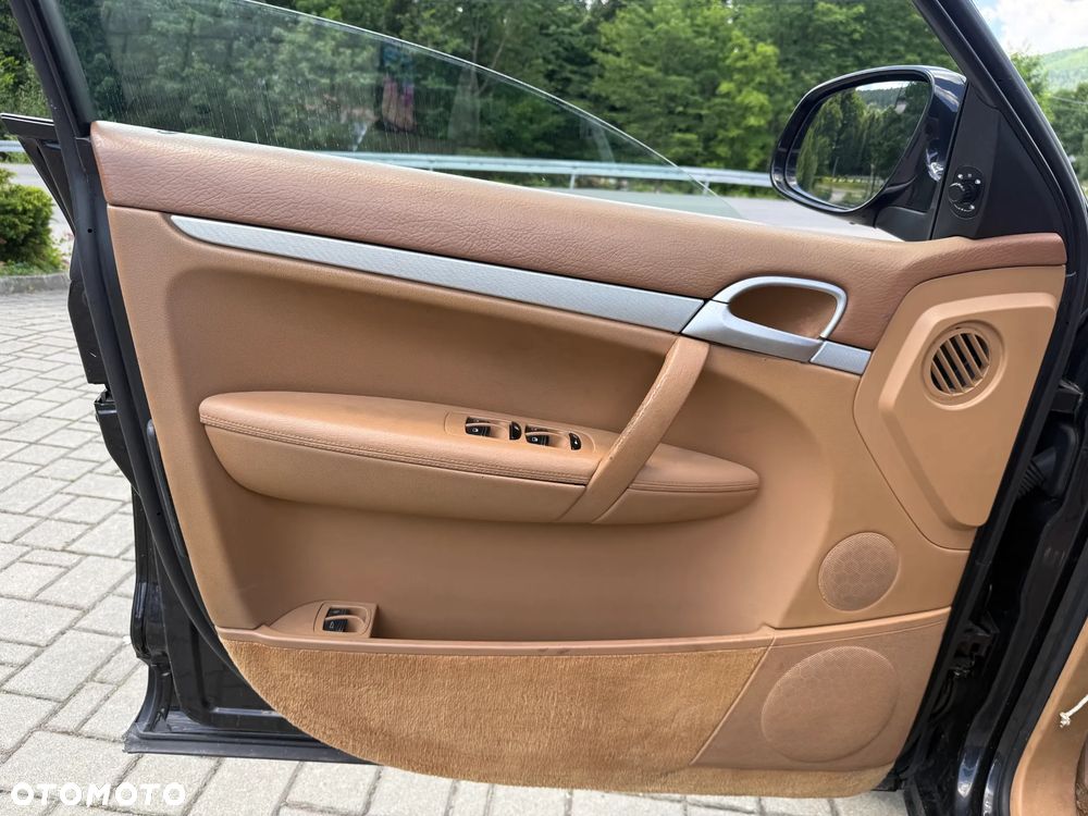 Porsche Cayenne - 19