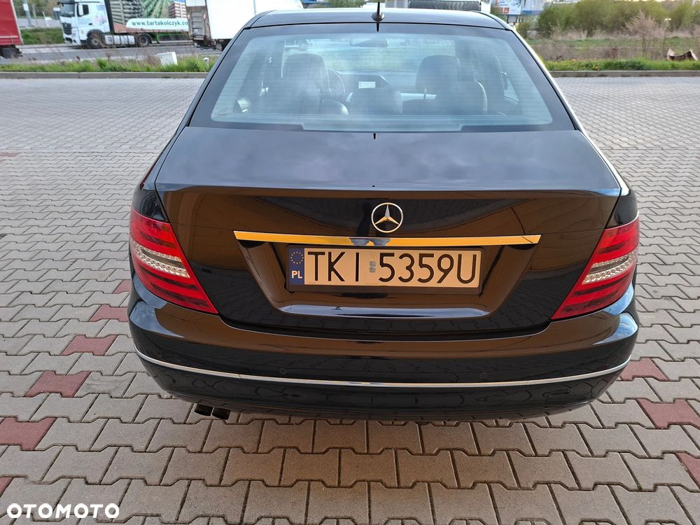 Mercedes-Benz Klasa C 180 CGI BlueEFFICIENCY Avantgarde - 10