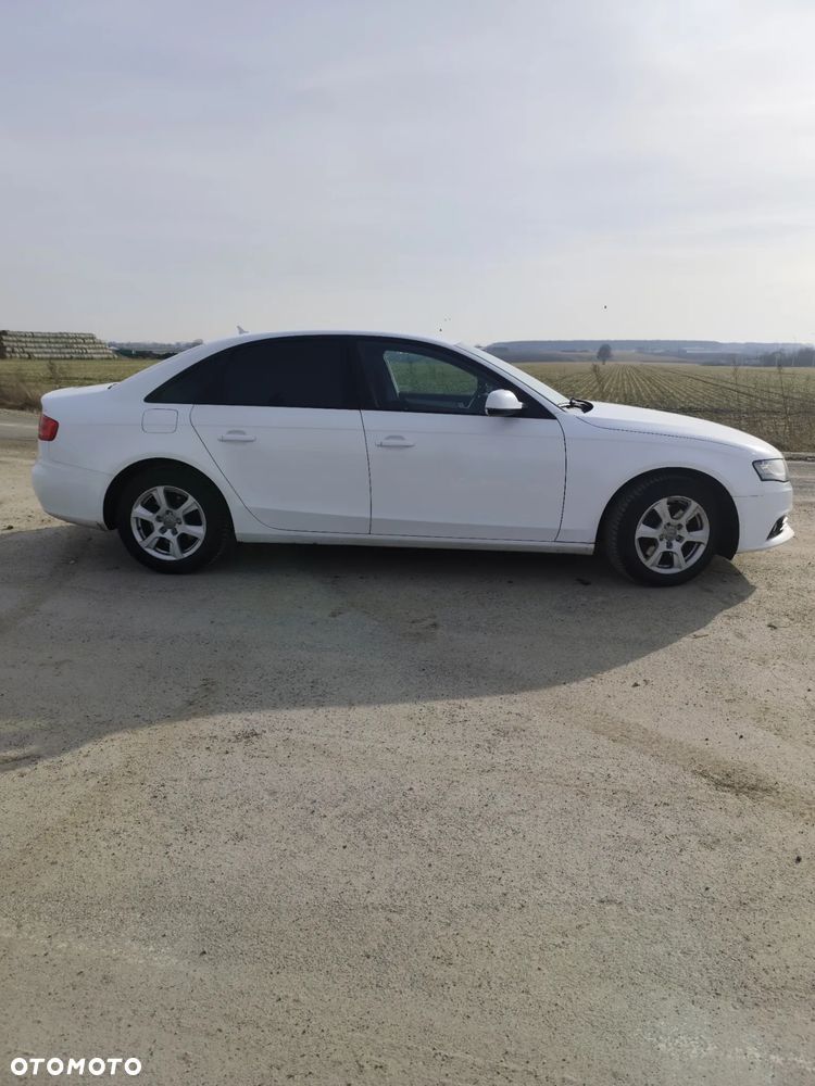 Audi A4 Limousine - 4