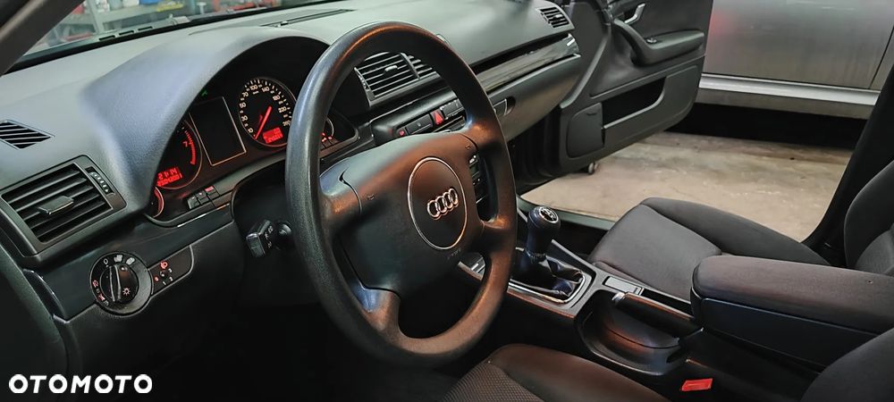 Audi A4 Limousine 1.6 - 14