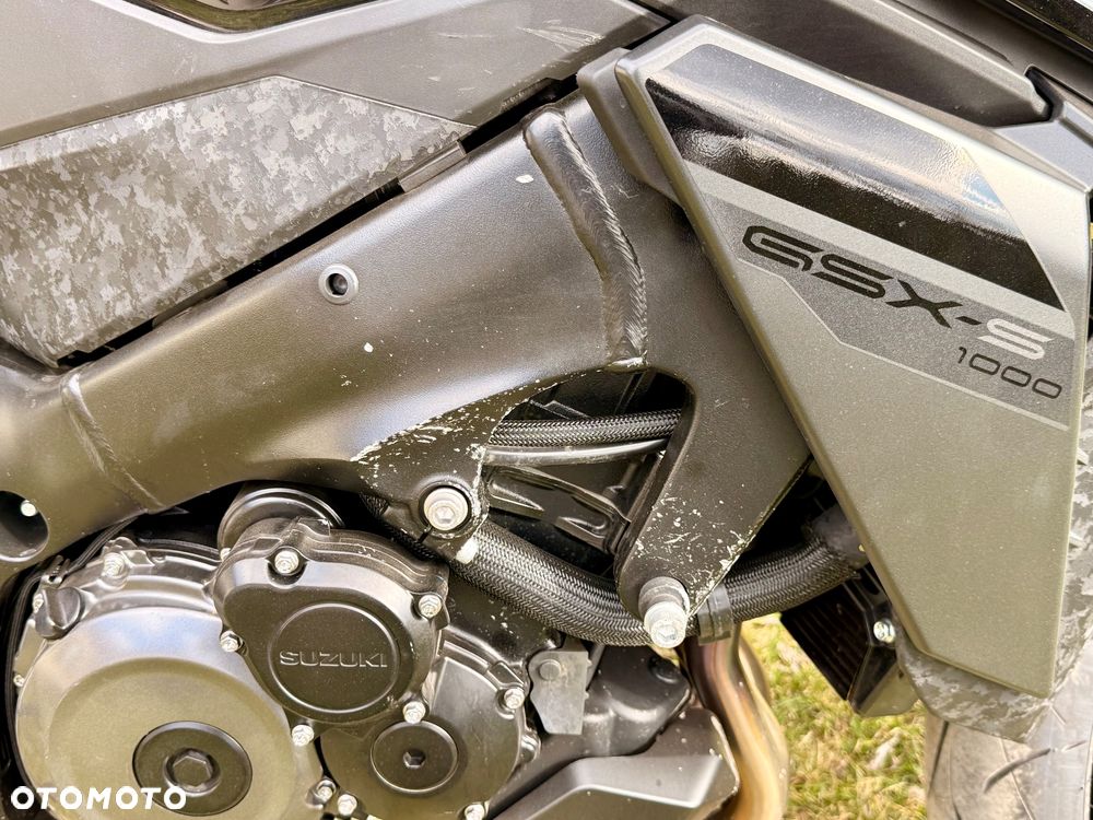Suzuki GSX 1000 - 3