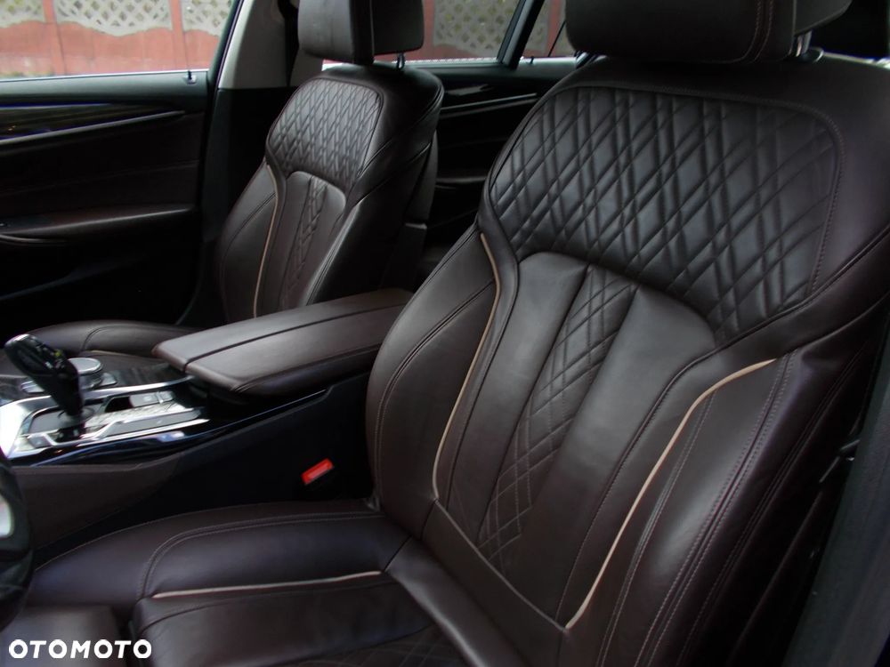 BMW Seria 5 530i GPF xDrive Luxury Line sport - 5