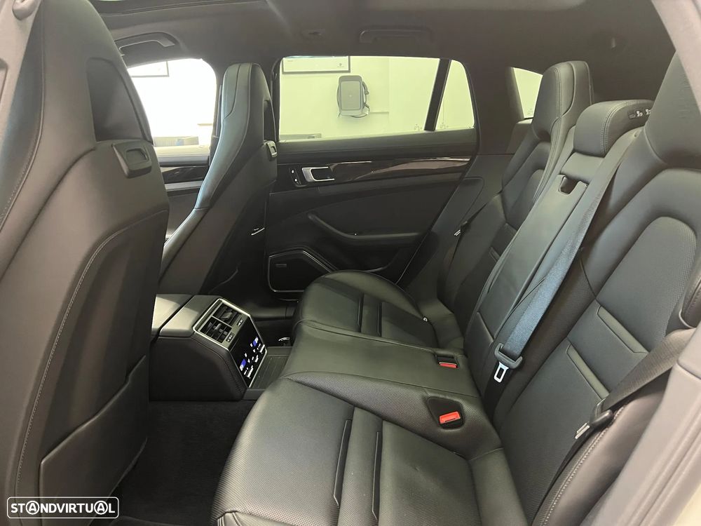 Porsche Panamera Sport Turismo 4 E-Hybrid - 34