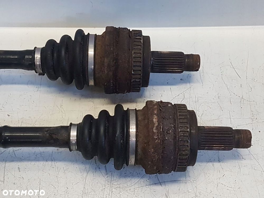 BMW 1 E87 2.0D PÓŁOŚ PRAWA 7533446 - 7