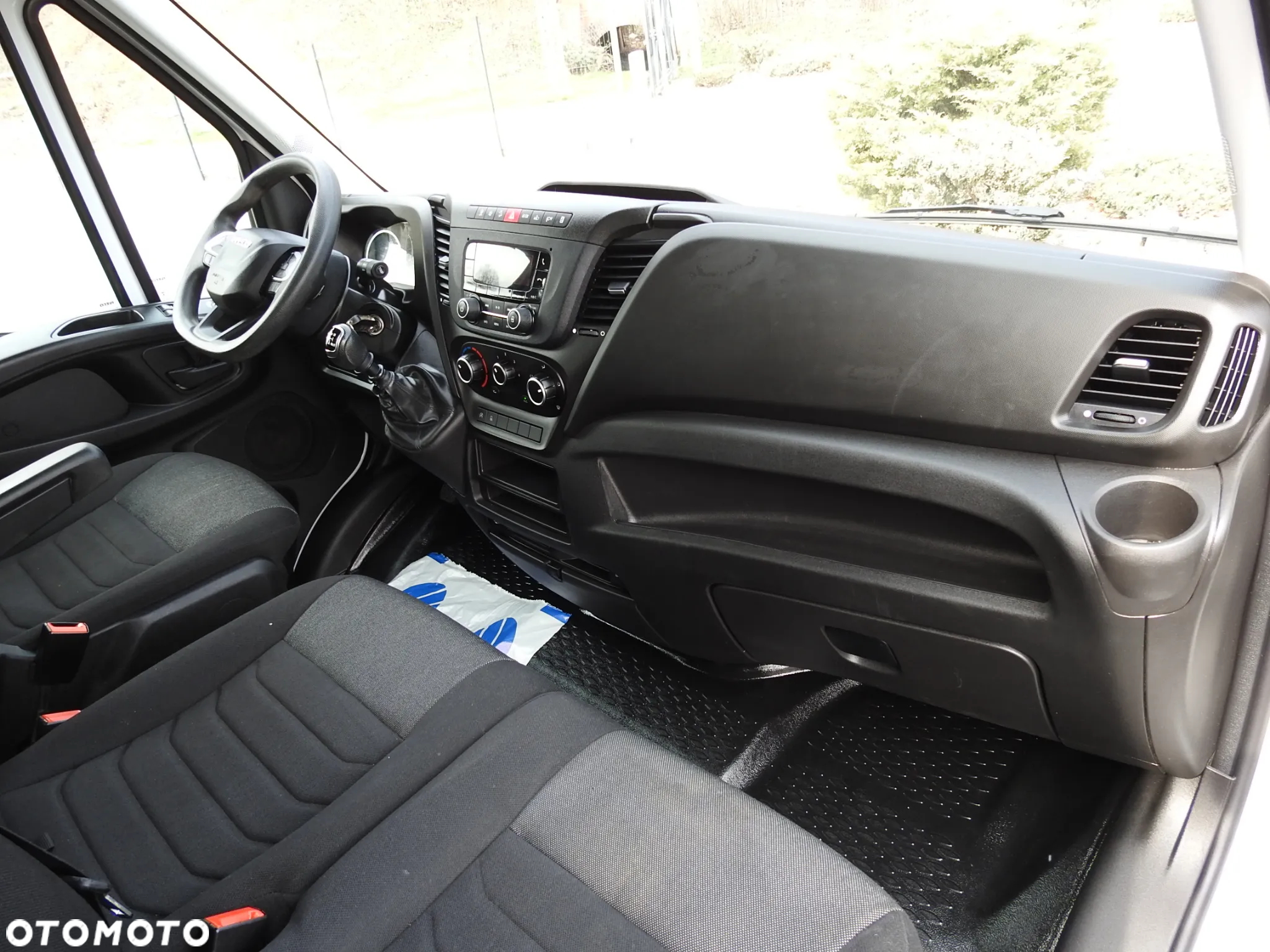 Iveco DAILY 35S14 WYWROTKA PODWÓJNA KABINA DOKA 7 MIEJSC TEMPOMAT KLIMATYZACJA 140KM [ 488124 ] - 37