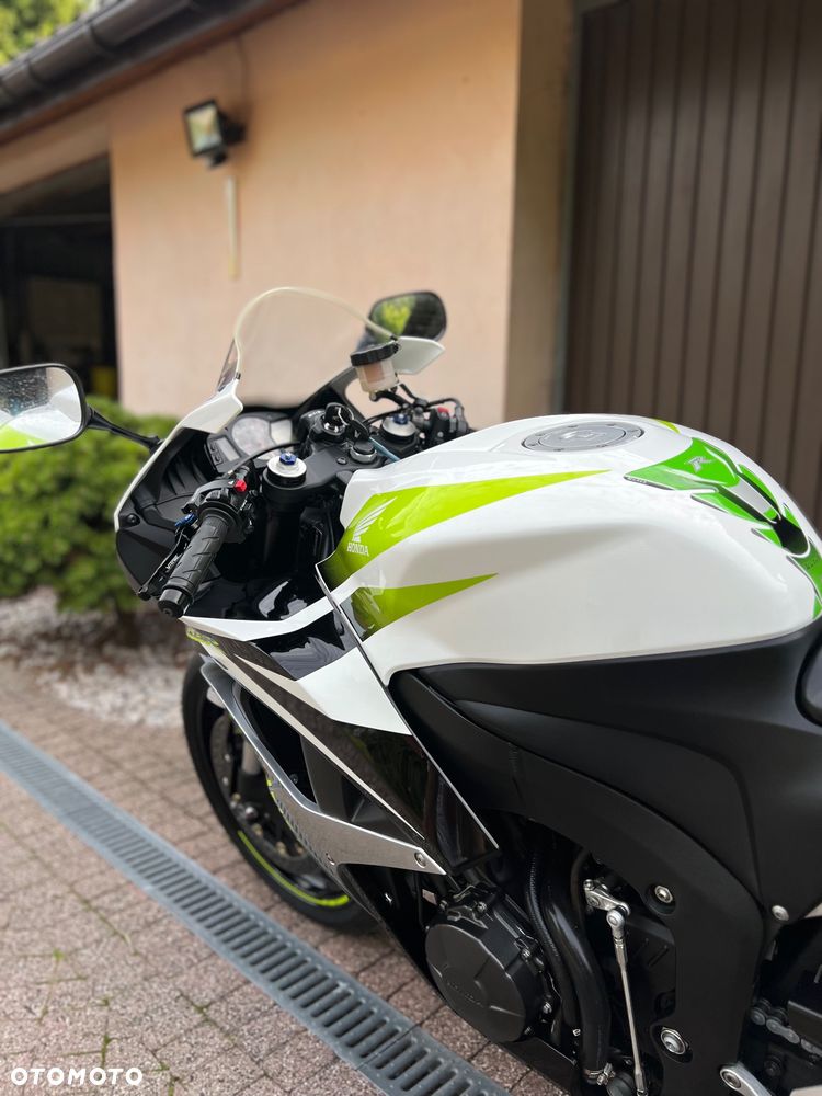Honda CBR - 23