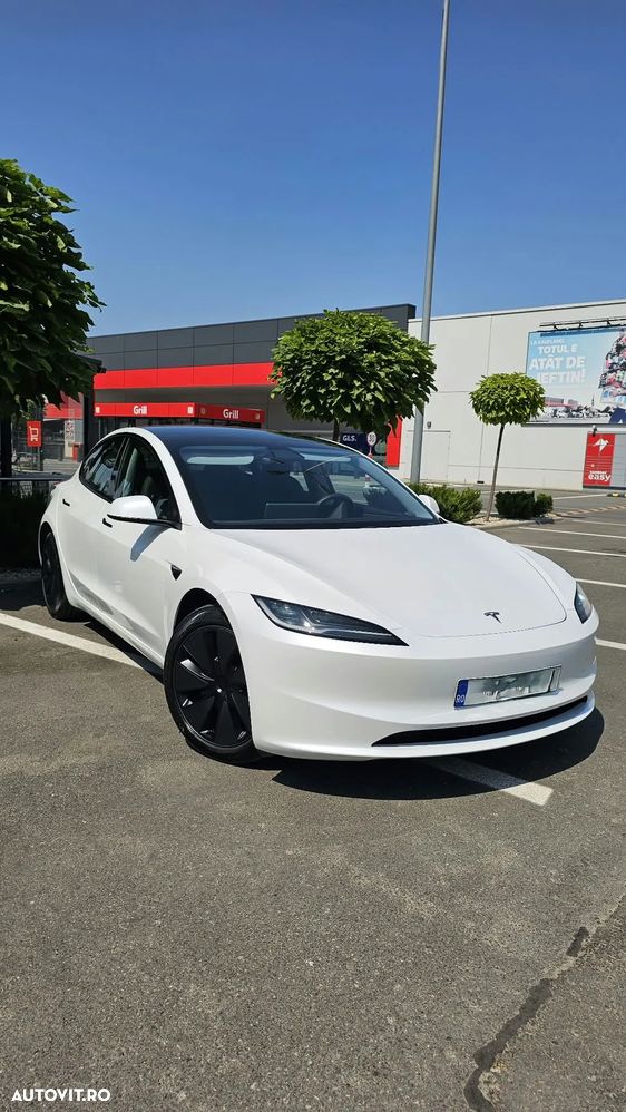Tesla Model 3 - 4