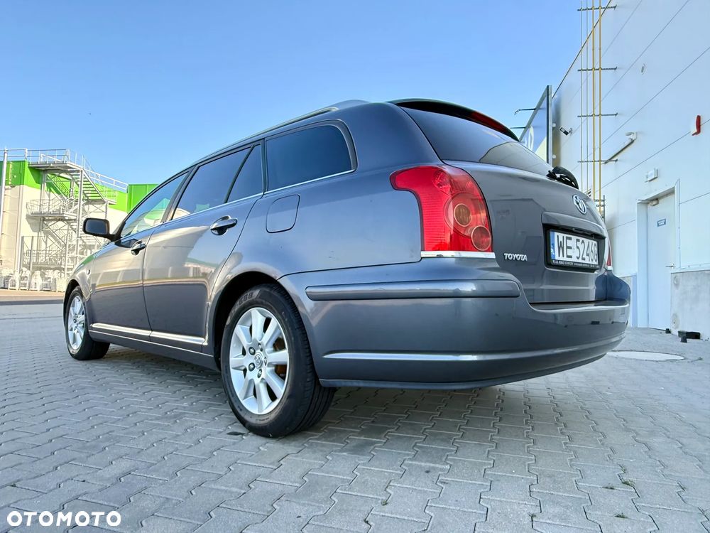 Toyota Avensis 2.2 D-4D Prestige - 4