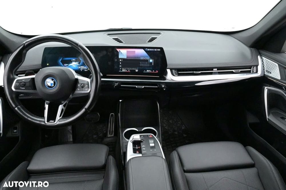 BMW iX1 xDrive30 M Sportpaket - 9
