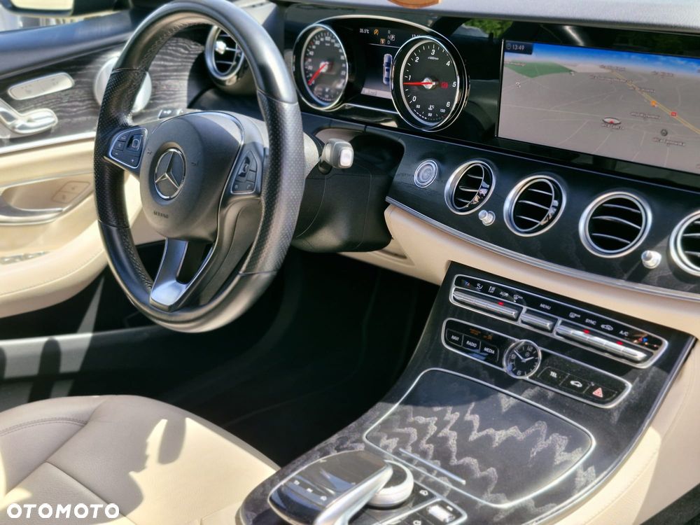 Mercedes-Benz Klasa E 220 d 4-Matic 9G-TRONIC - 13