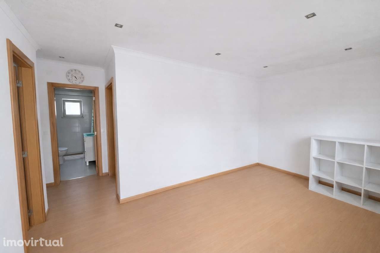 Moradia T2+1 com Sótão e Logradouro Privativo na Ericeira - Grande imagem: 3/26