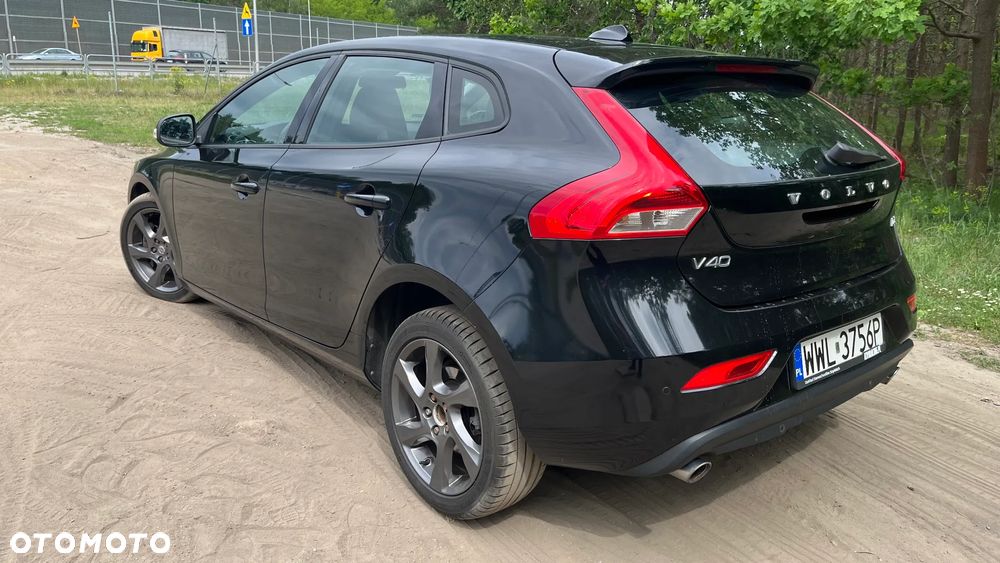 Volvo V40 D3 Momentum - 4