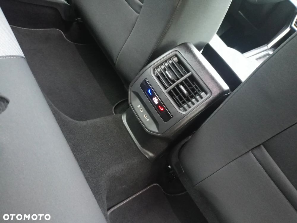 Seat Leon Sportstourer 2.0 TDI DSG Xcellence - 16