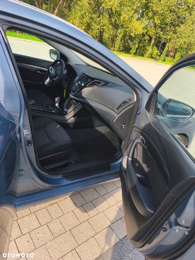 Hyundai i40 Kombi blue 1.6 Family+ - 15