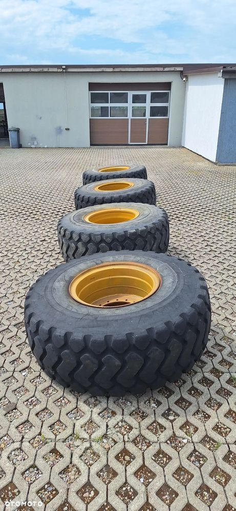 Koło 20,5 R 25 Case 821 B - 7