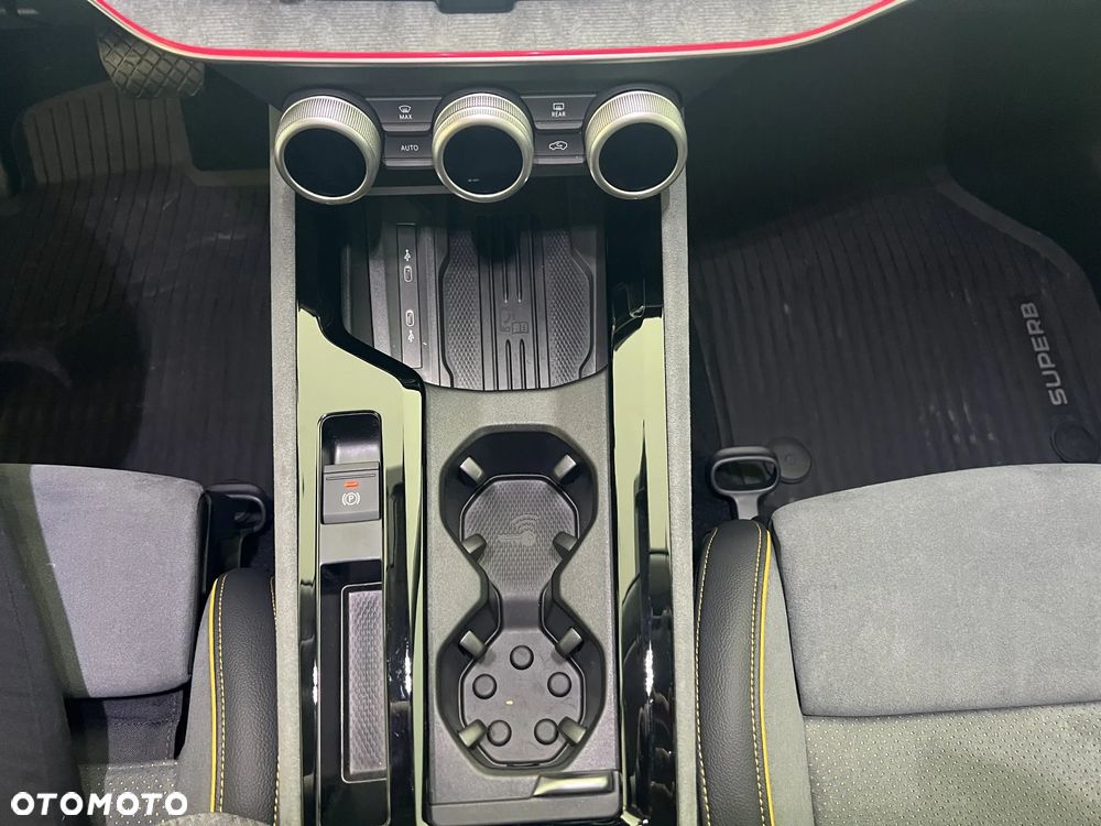 Skoda Superb 2.0 TDI SCR 4x4 Edition 130 DSG - 30