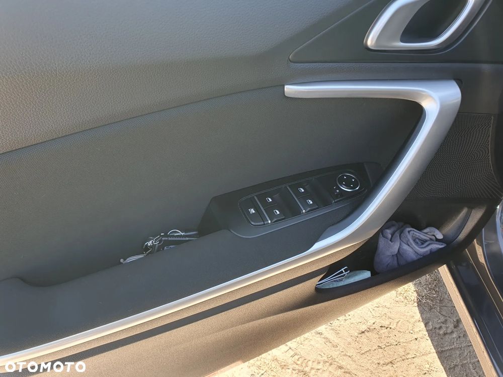 Kia Ceed - 12