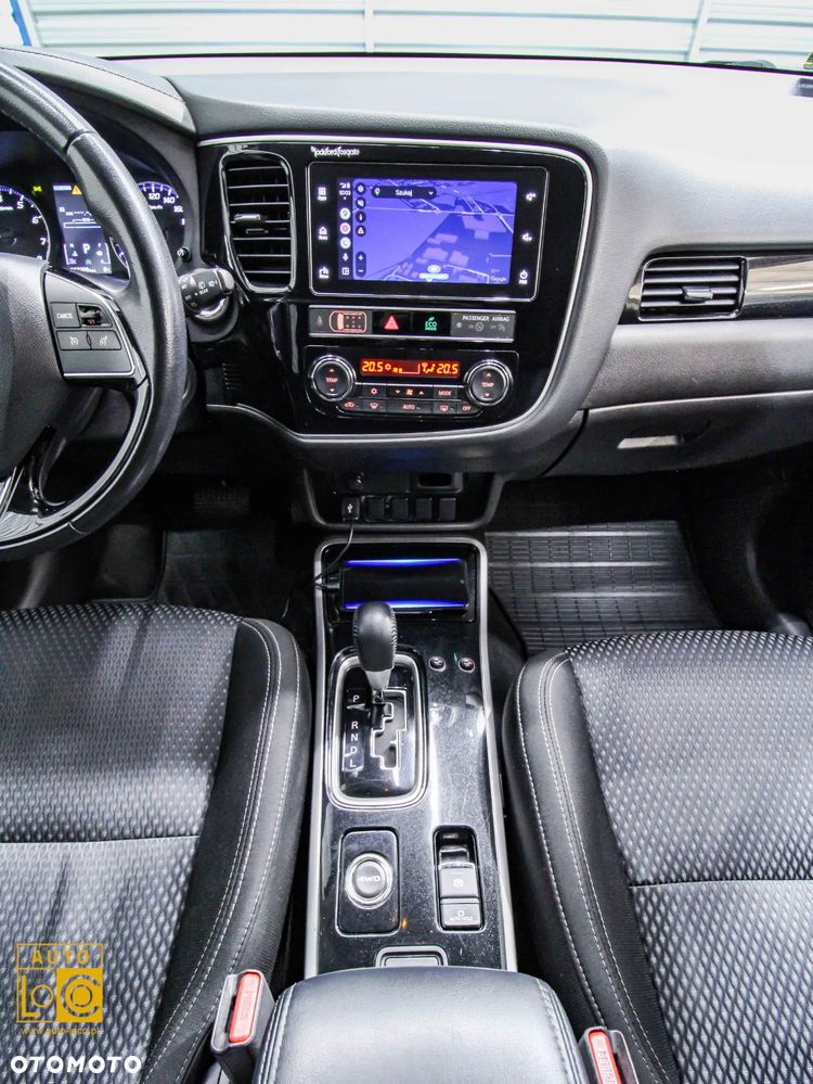 Mitsubishi Outlander 2.0 Instyle Navi 4WD CVT - 17