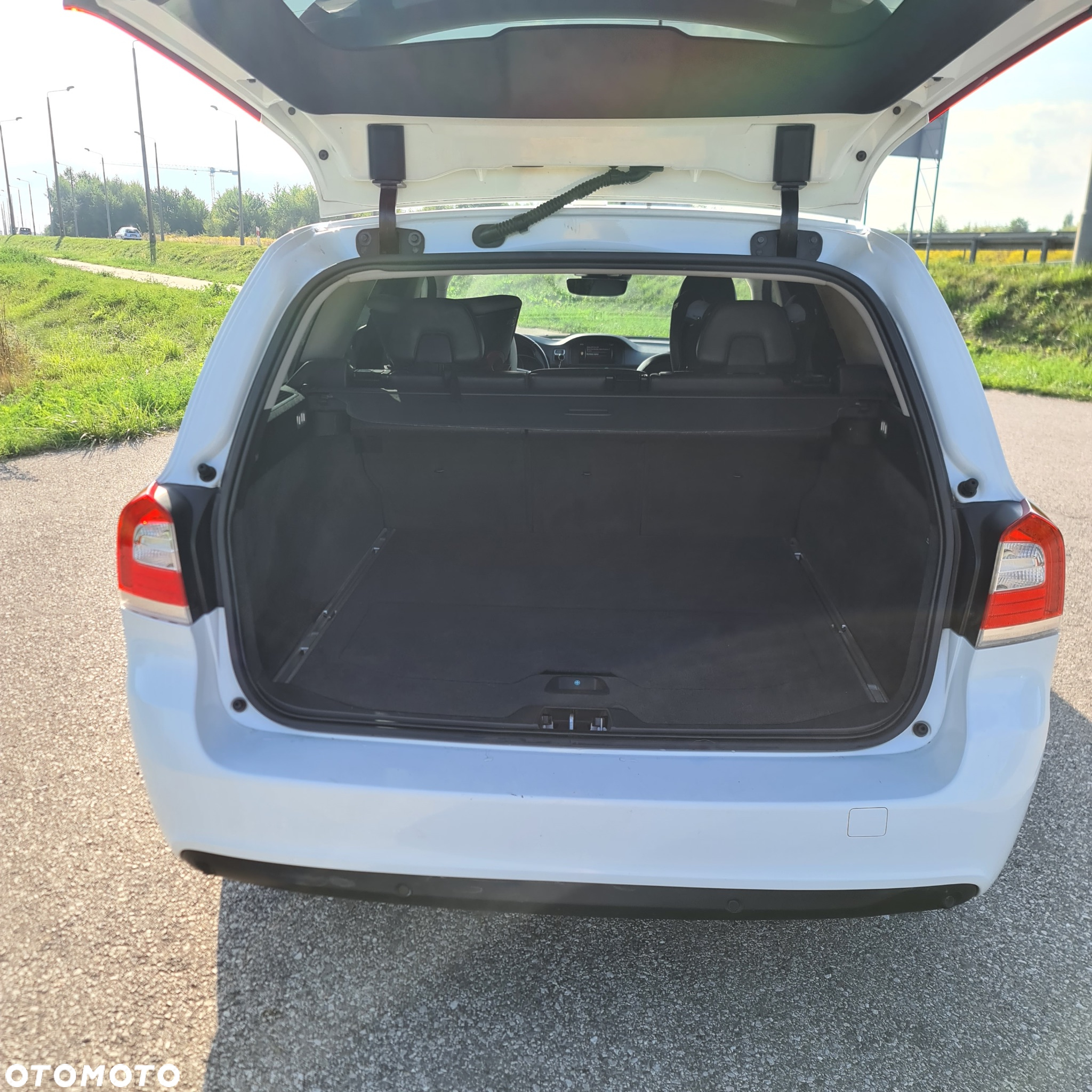 Volvo V70 D2 Momentum - 25