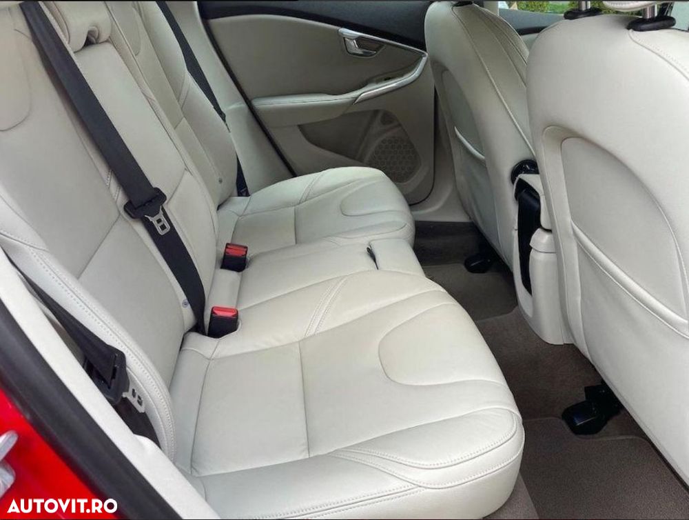 Volvo V40 D4 Momentum - 8