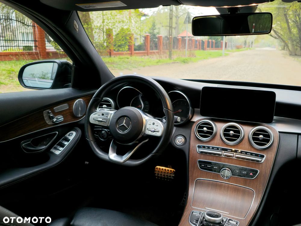 Mercedes-Benz Klasa C 300 9G-TRONIC AMG Line - 3