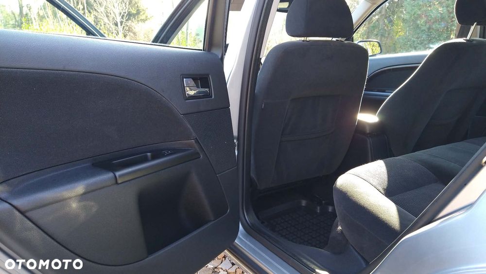 Ford Mondeo 1.8 Ghia - 8