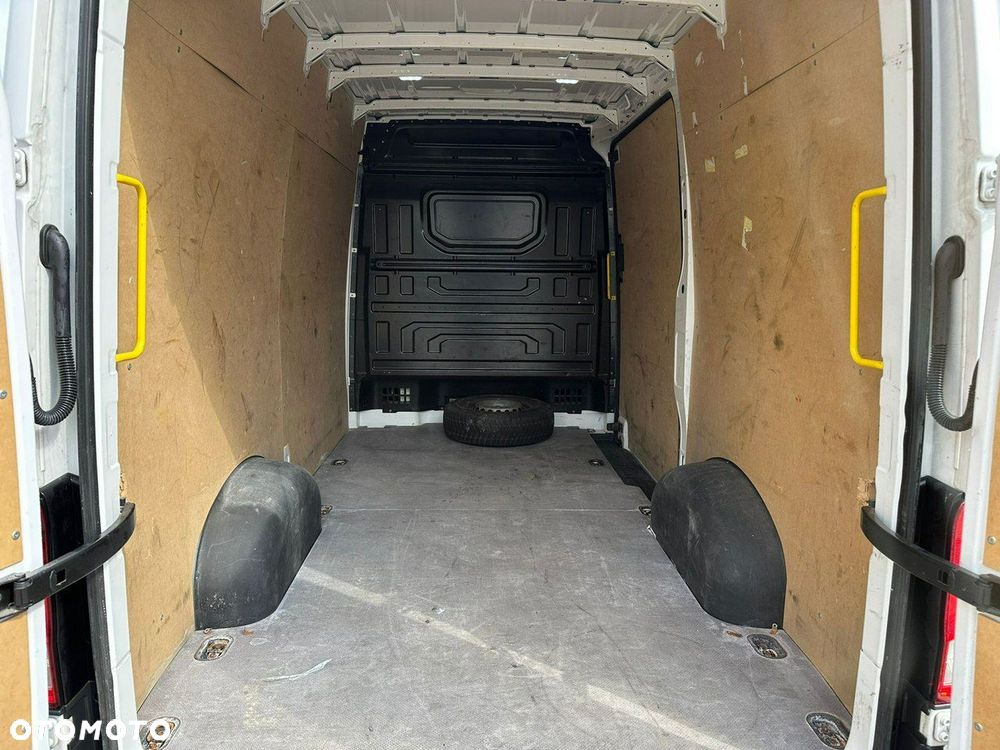 Volkswagen Crafter - 11