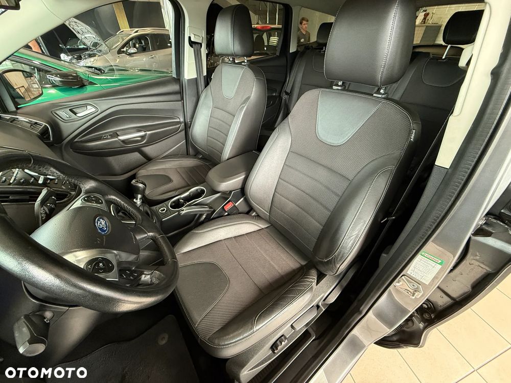 Ford Kuga 2.0 TDCi 2x4 Titanium - 12