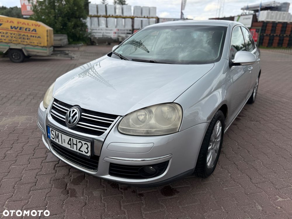 Volkswagen Jetta - 1