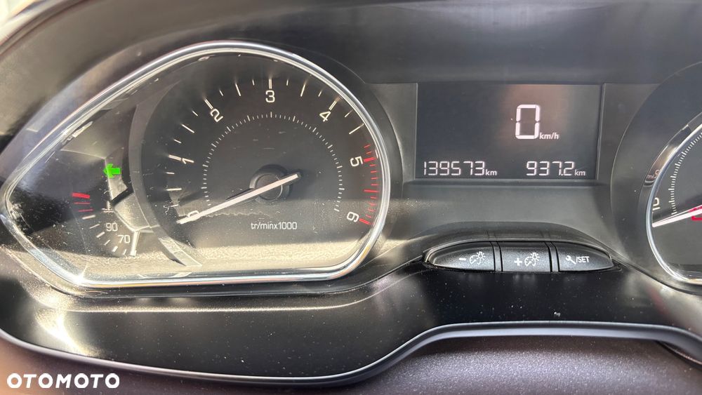 Peugeot 2008 1.6 e-HDi Allure S&S - 14