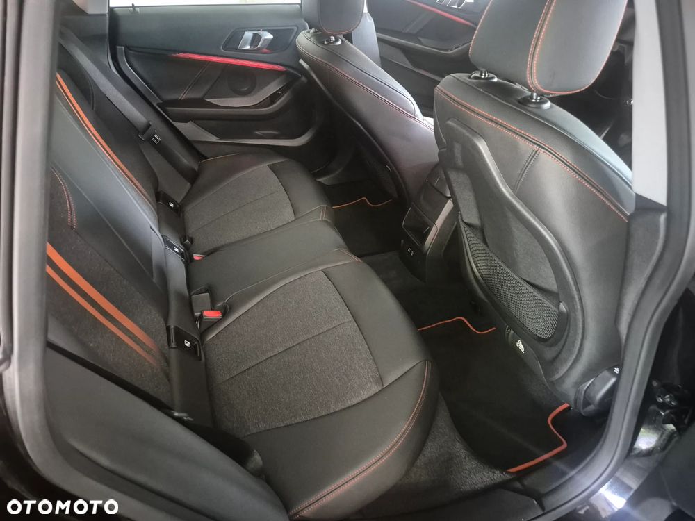 BMW Seria 2 216d Sport Line - 11