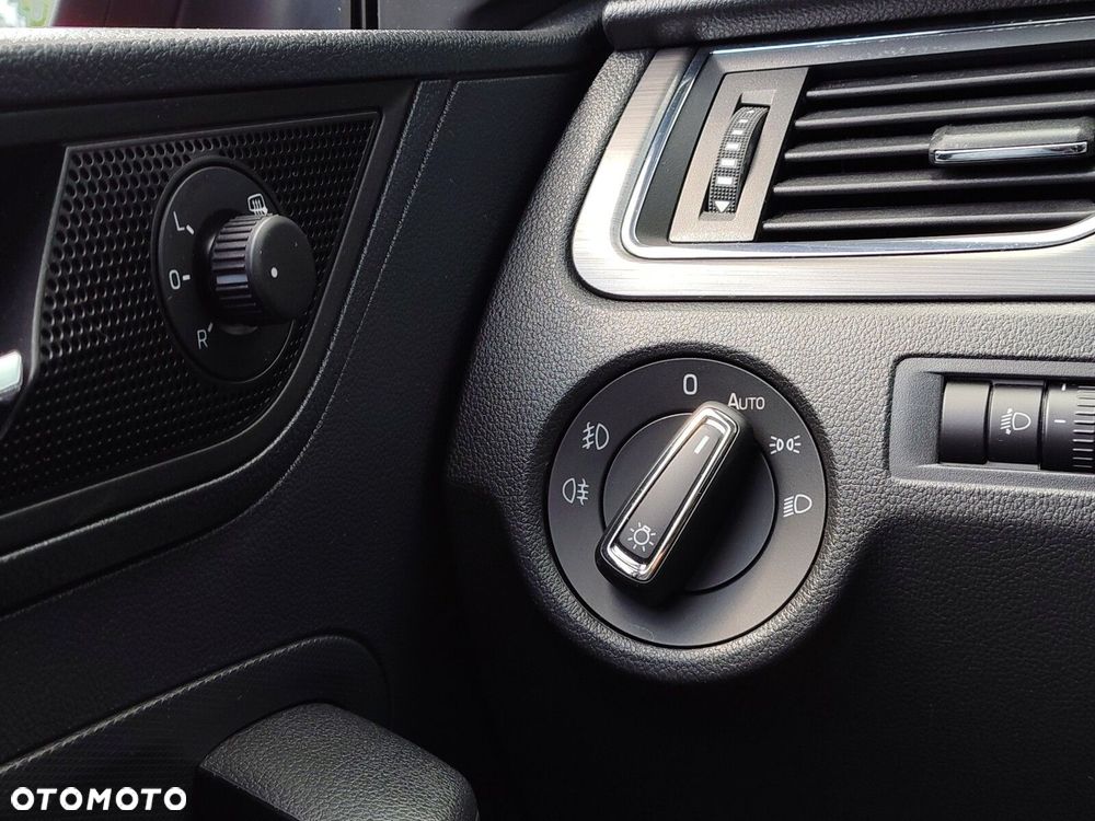 Skoda RAPID Spb 1.0 TSI Ambition - 21