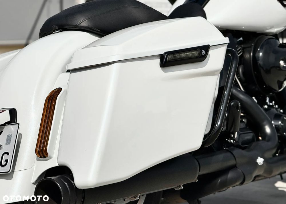Harley-Davidson Touring Road Glide - 12