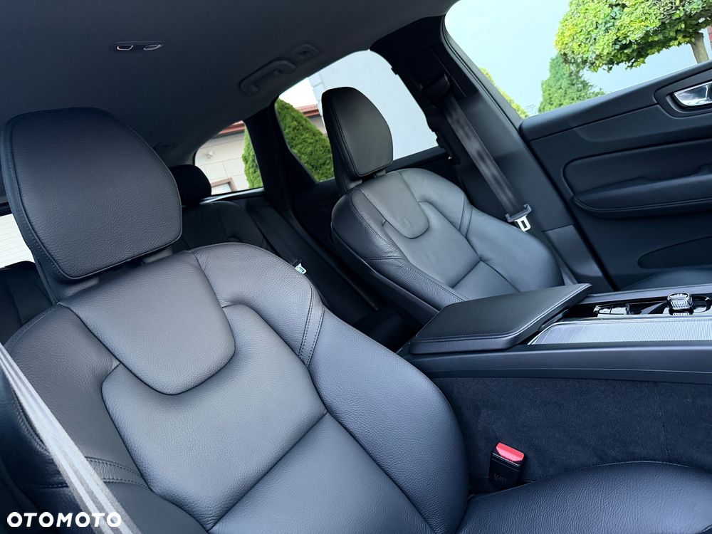 Volvo XC 60 B4 D AWD Plus Dark - 13