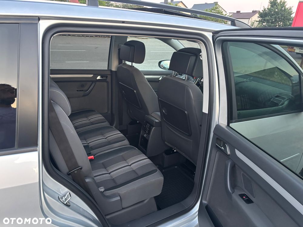 Volkswagen Touran - 13